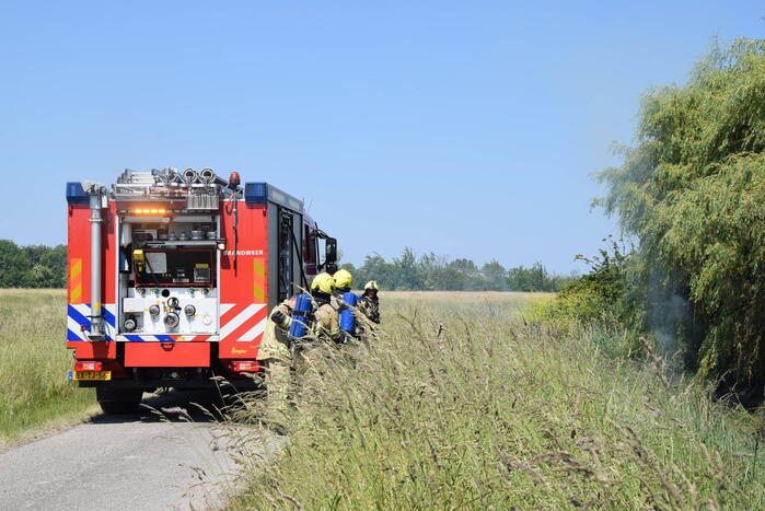 Brand in weiland berm en schuur