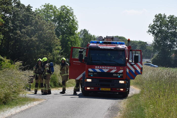 Brand in weiland berm en schuur