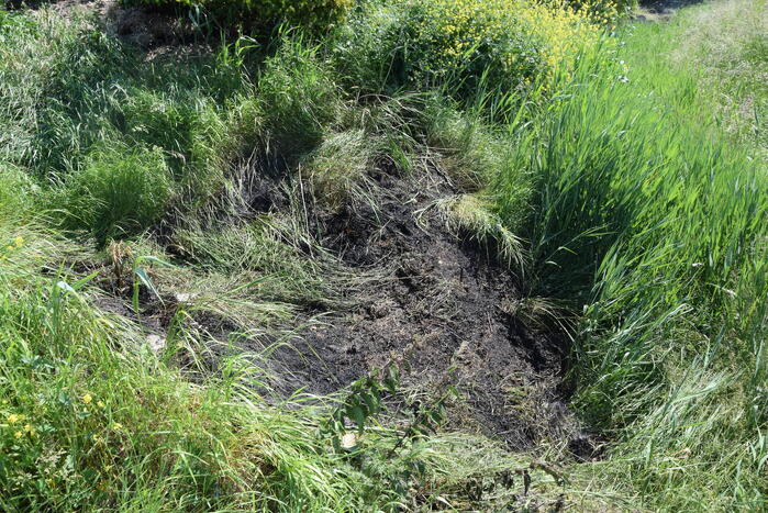 Brand in weiland berm en schuur