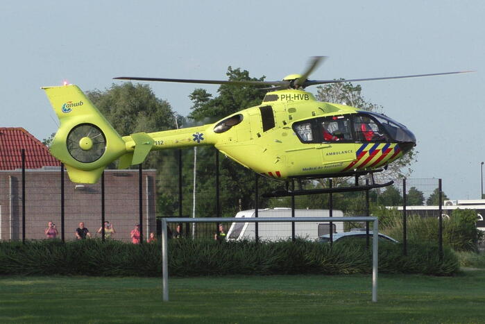 Traumahelikopter ingezet voor medische noodsituatie op straat