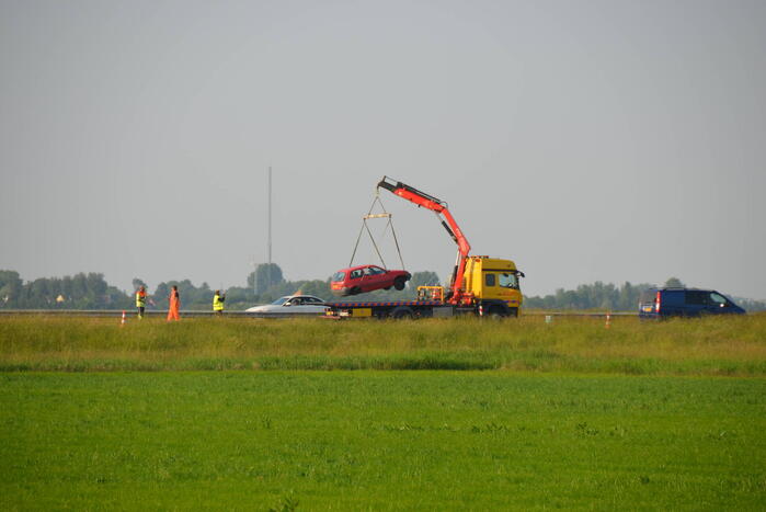 Auto raakt vangrail na eenzijdig ongeval