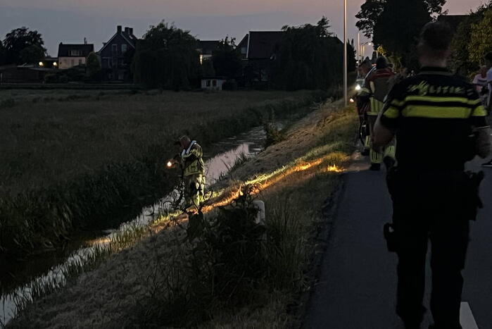 Fiets ligt dagenlang in water