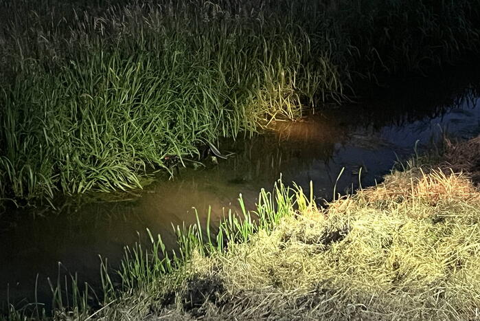 Fiets ligt dagenlang in water