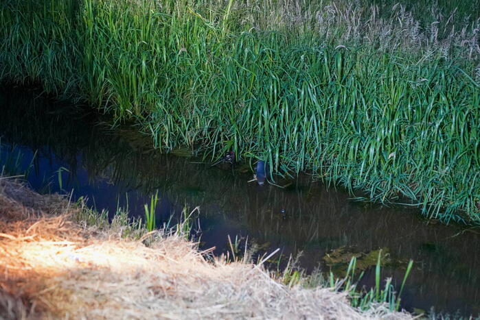 Fiets ligt dagenlang in water