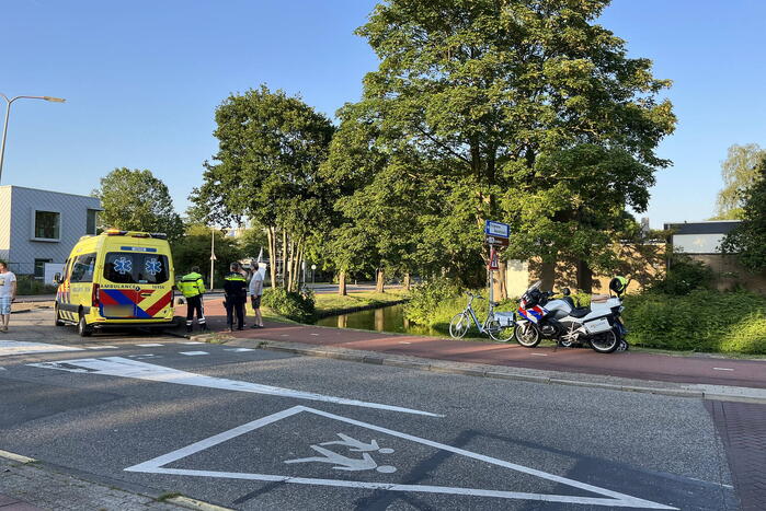 Oudere man in scootmobiel raakt te water