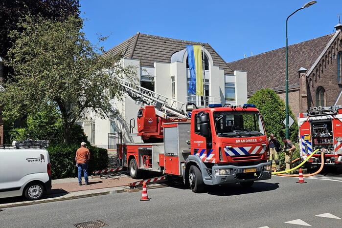 Brand in isolatie van dak