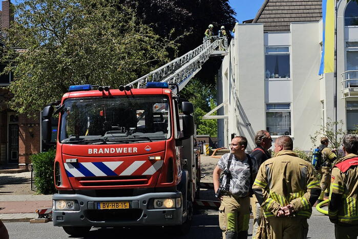 Brand in isolatie van dak