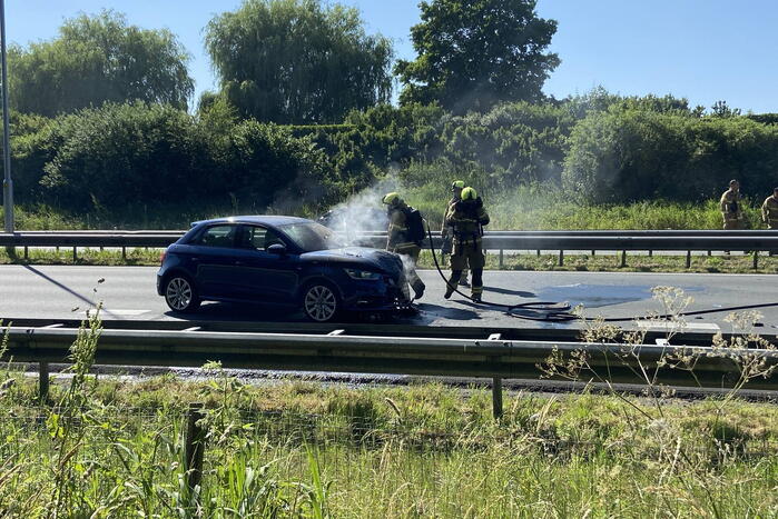 Auto in brand na aanrijding