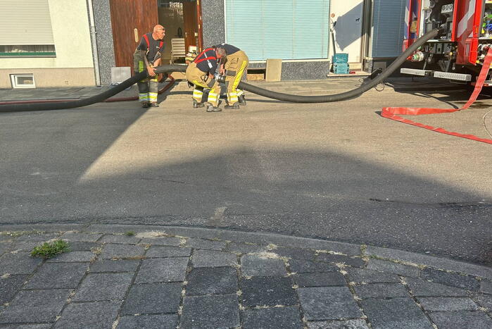 Brandweer pompt kelders leeg na lekkage