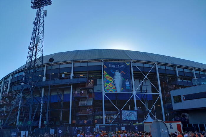 Drukte rondom de Kuip vanwege wedstrijd Nederlands elftal