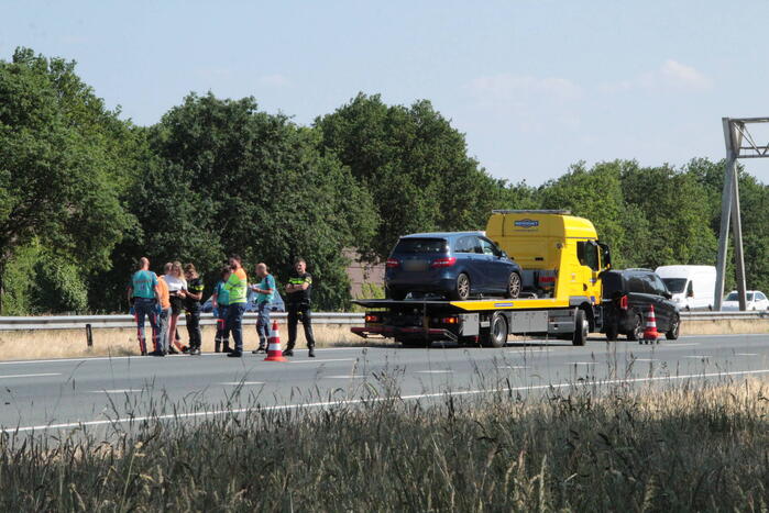 Kop-staart botsing tussen auto en bus