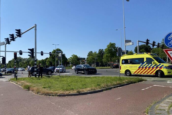 Frontale botsing op kruispunt