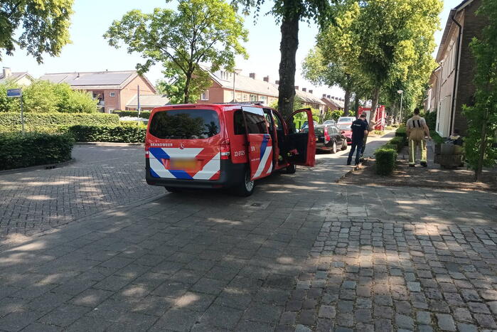 Brandweer verricht metingen in woning