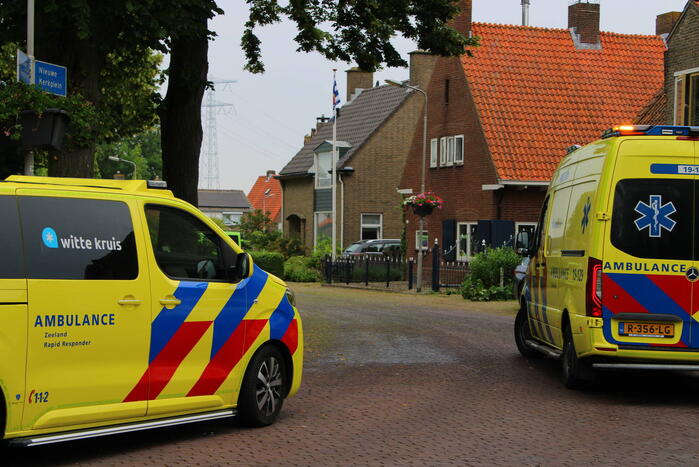 Zwaargewonde aangetroffen in auto na melding steekpartij