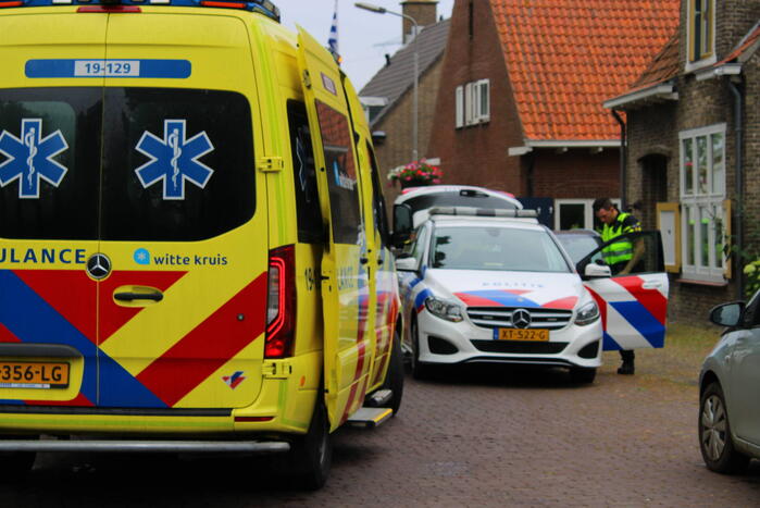 Zwaargewonde aangetroffen in auto na melding steekpartij