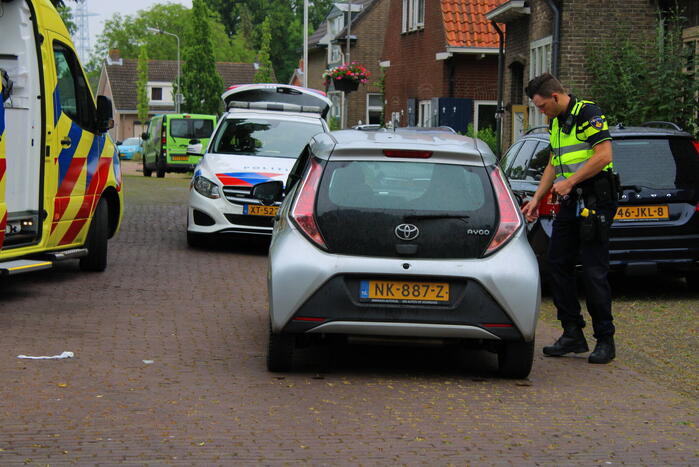 Zwaargewonde aangetroffen in auto na melding steekpartij