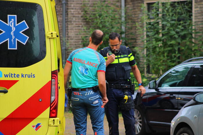 Zwaargewonde aangetroffen in auto na melding steekpartij