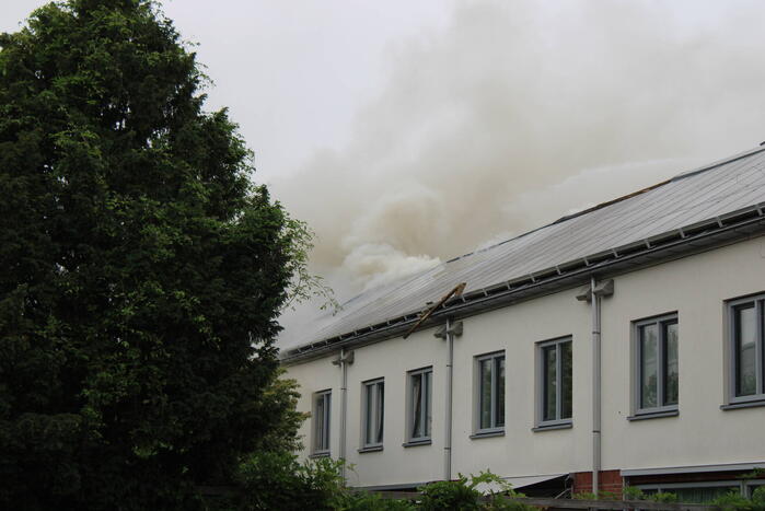Veel rookontwikkeling bij grote brand in woning