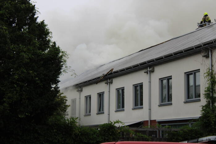 Veel rookontwikkeling bij grote brand in woning