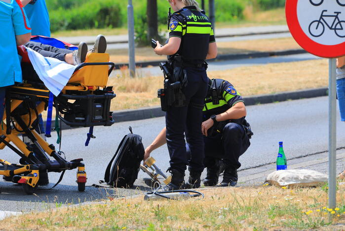 Skateboarder aangereden tijdens oversteken