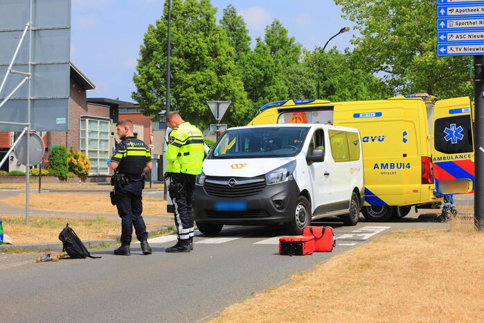 Skateboarder aangereden tijdens oversteken
