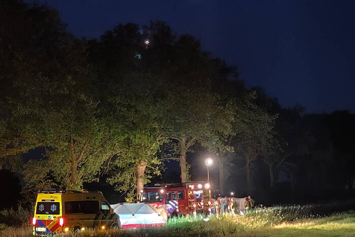 Dode en zwaargewonde bij eenzijdige aanrijding