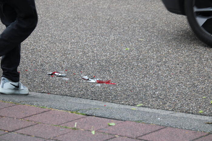 Twee personenwagens lopen schade op bij botsing