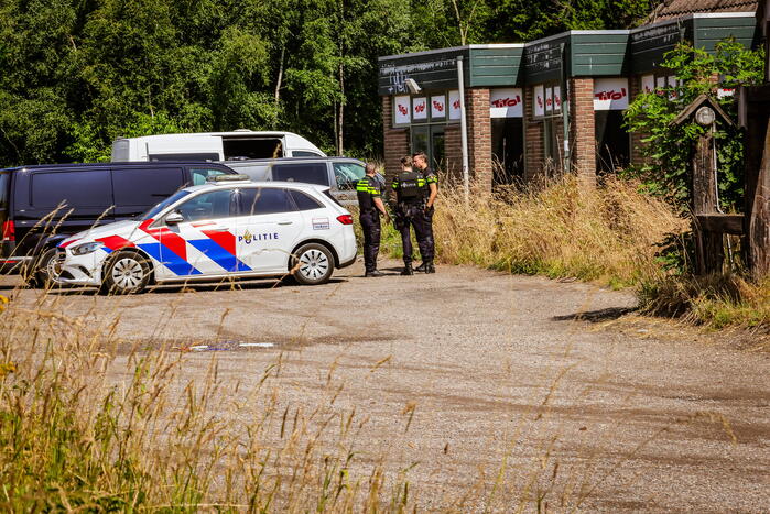 Grote politie-inzet bij coffeeshop 't Klavertje