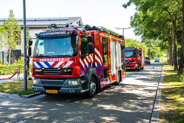 Brandweer spoelt riool na gaslucht