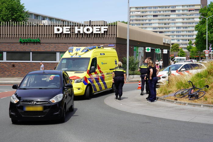 Racefietser gewond bij aanrijding op rotonde