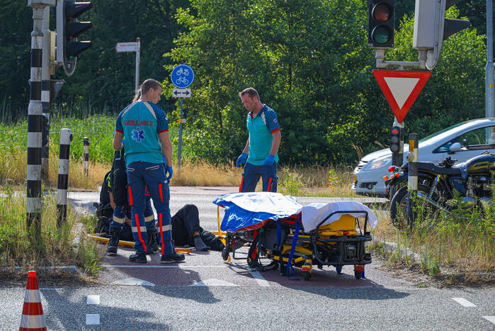 Motorrijder vliegt uit de bocht