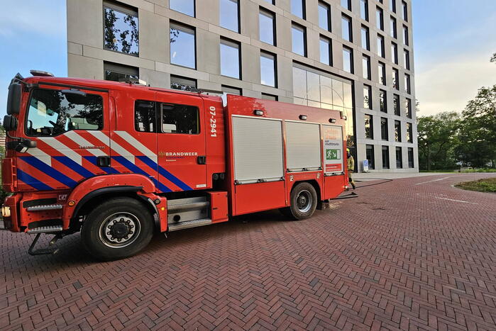 Brandweer ingezet na brandmelding gebouw