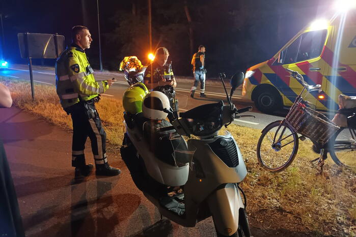 Scooterrijder gewond bij botsing tegen verkeersbord