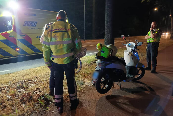 Scooterrijder gewond bij botsing tegen verkeersbord