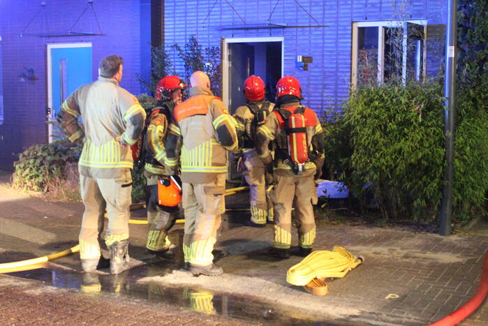 Buurman ontdekt brand in woning