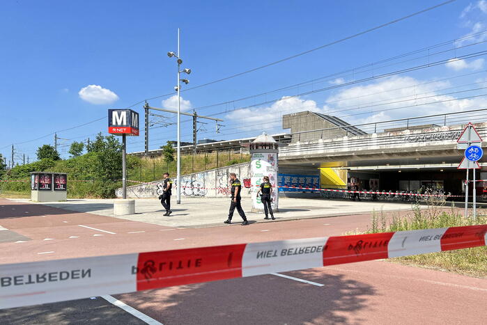 Politie doet onderzoek naar schietpartij metrostation Bullewijk