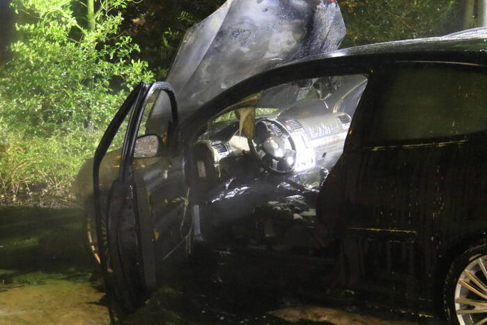 Auto verwoest door brand