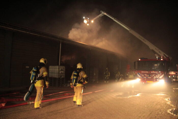 Brand in opslagloods op boerenerf