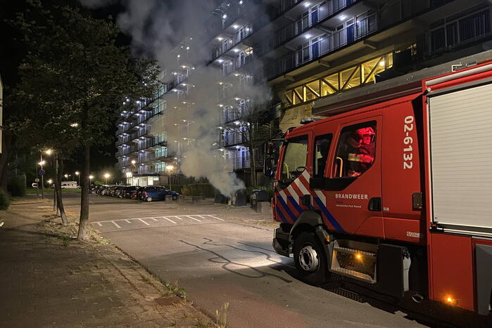 Papiercontainer vliegt in brand