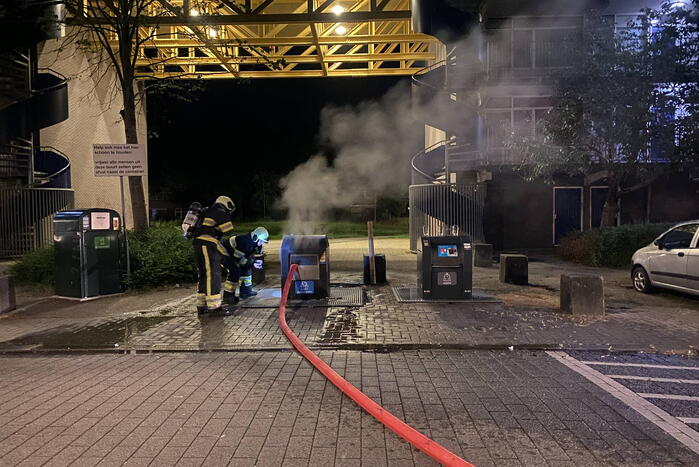 Papiercontainer vliegt in brand