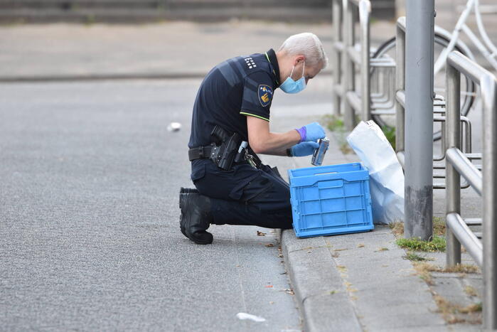 Man rijdt naar ziekenhuis na te zijn beschoten