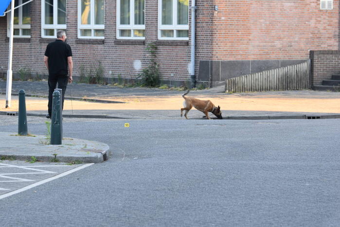 Man rijdt naar ziekenhuis na te zijn beschoten