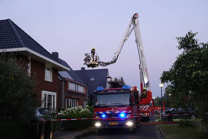 Veel rook bij brand in berging van woning