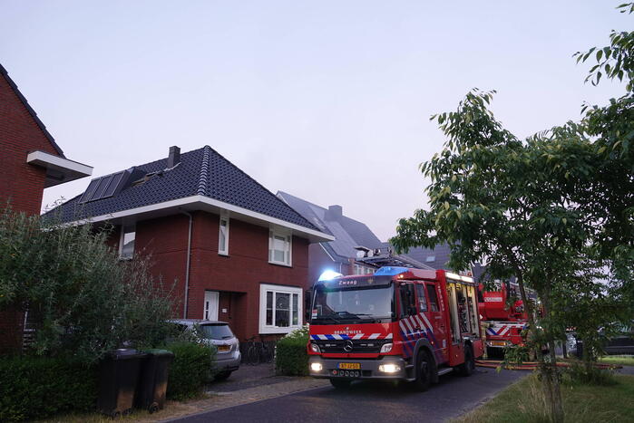 Veel rook bij brand in berging van woning