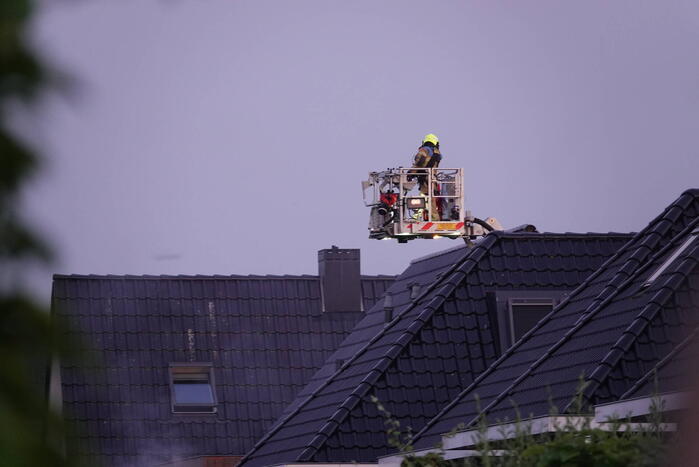 Veel rook bij brand in berging van woning