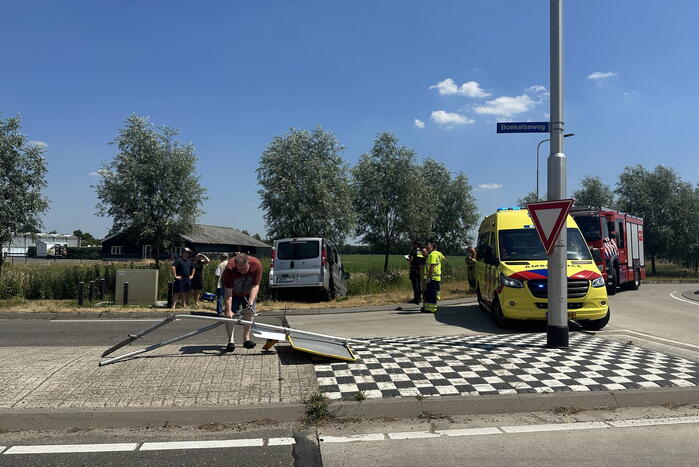 Dronken bestuurder crasht met bus