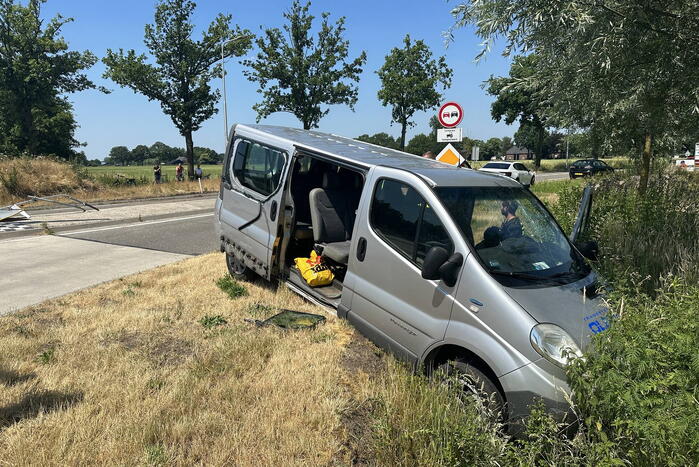 Dronken bestuurder crasht met bus