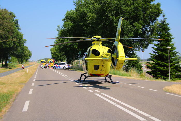 Automobilist frontaal in botsing met boom