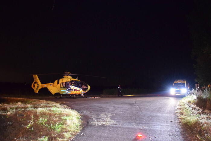 Nachtelijke inzet van traumahelikopter in polder