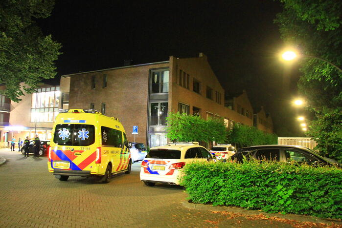 Scootmobiel en elektrische fiets vatten vlam in woning